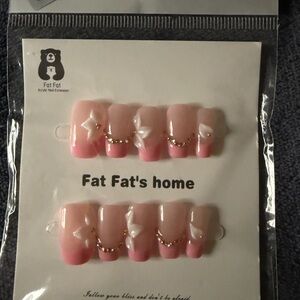 Fat Fat Acrylic Pink Ombre Press-On Nails with White Floral Accents